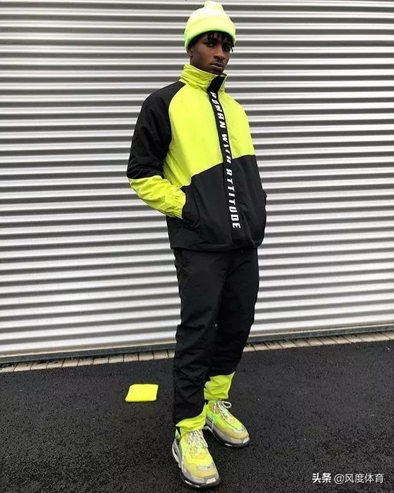 颜值高大长腿还会穿,谁高中没有暗恋过这样一个体育生?