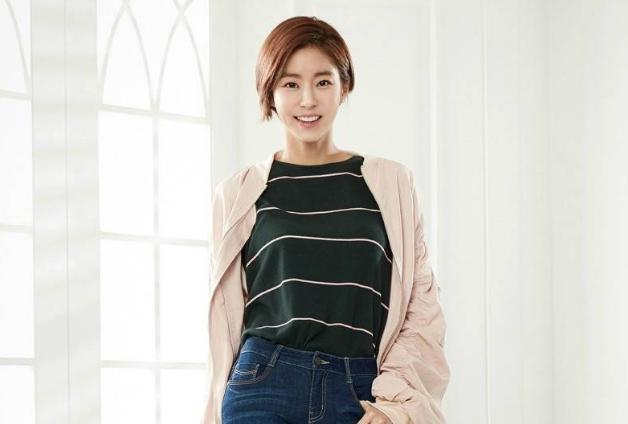 AS前成员U-IE晒照遭批判，V脸明显肉感全无，向主流审美低头？