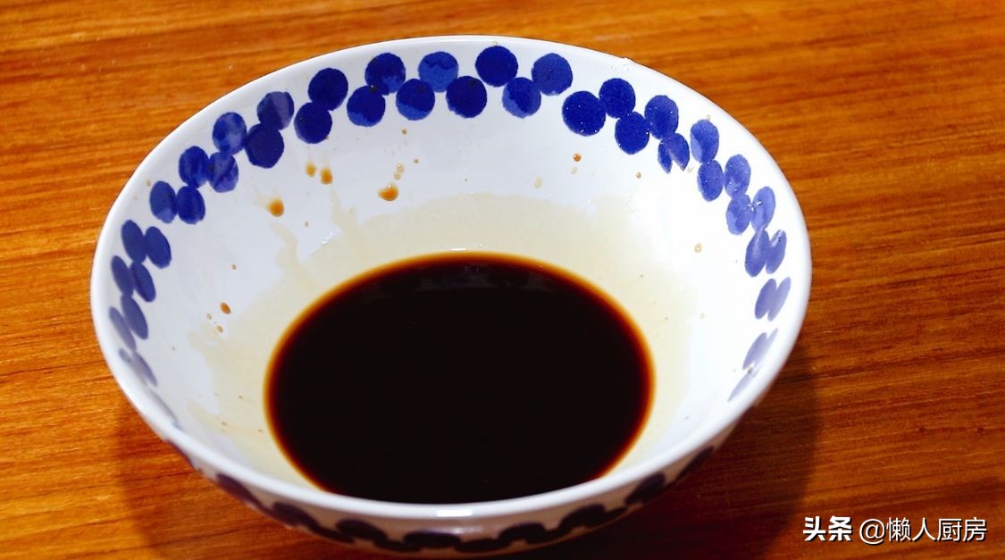 脆皮五花肉蘸料做法,五花肉裹淀粉油炸