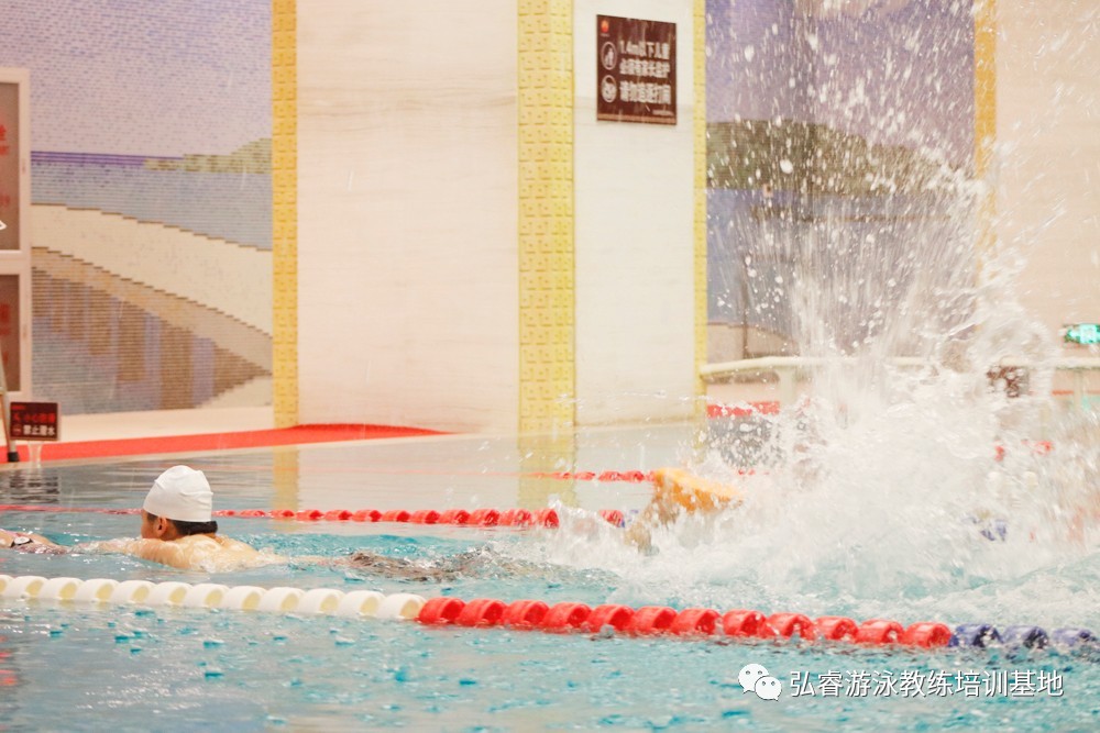 怕耳朵进水怎么学习游泳,怎么克服游泳时耳朵进水的恐惧