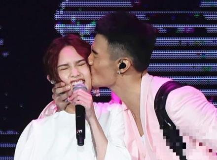 李荣浩杨丞琳在哪里办结婚证,李荣浩杨丞琳求婚后首次合体同框