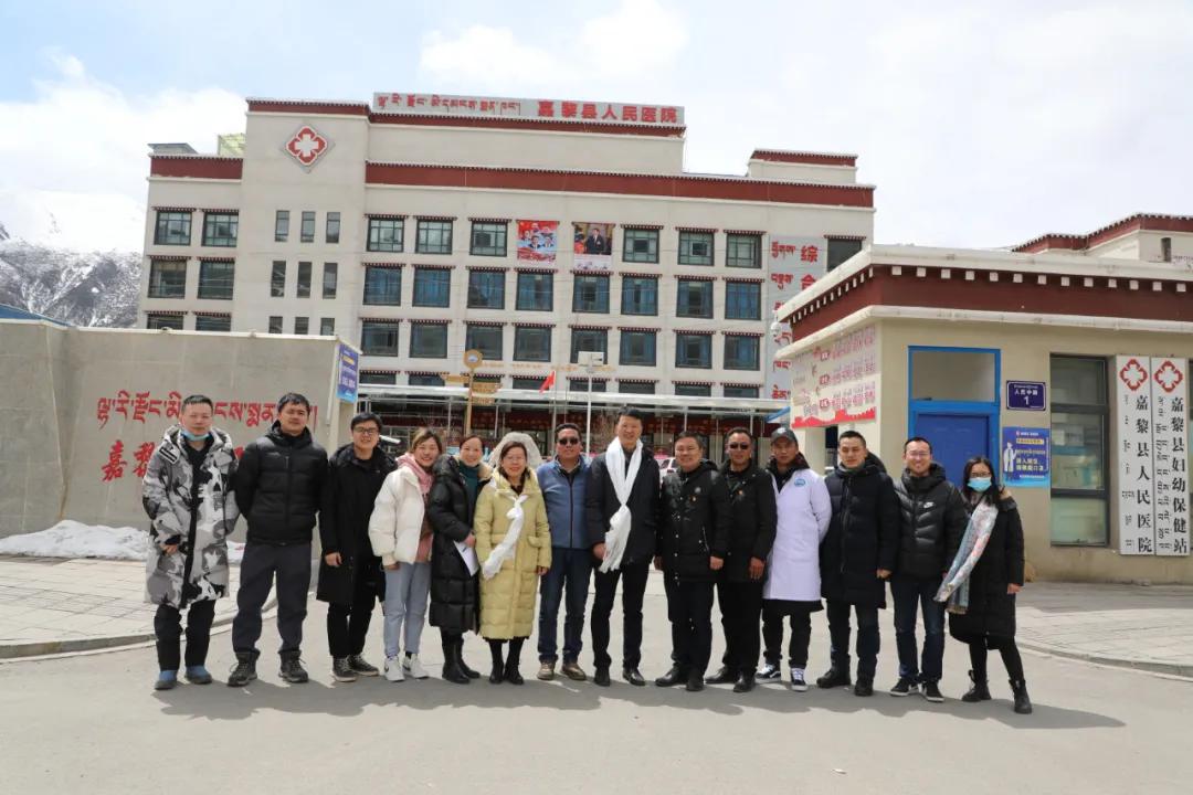 阜康医生临危授命行剖宫产手术，填补嘉黎县医院历史空白