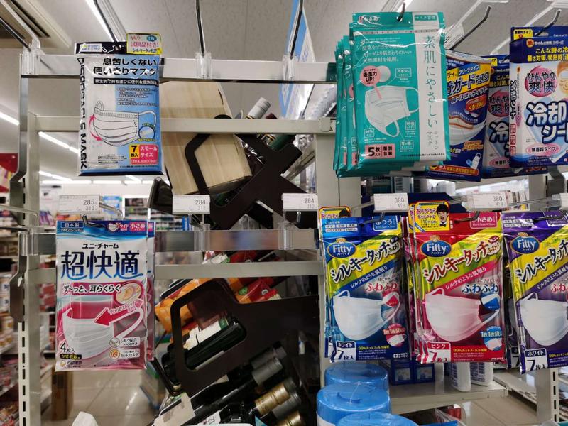 突然，我们的生活离不开口罩了