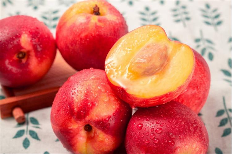 我不是孙悟空，但爱害羞的这个油桃是我的菜，颜值高，吃起还香甜