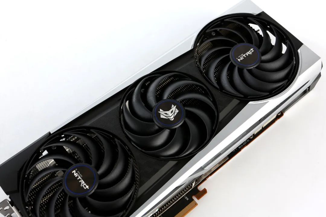 蓝宝石amdradeonrx7700xt怎么样,蓝宝石radeonrx6800