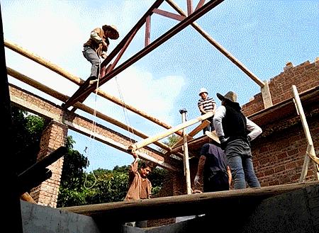 放弃世界顶尖银行工作,他回村当木匠,在废墟上盖出了爆美小院!