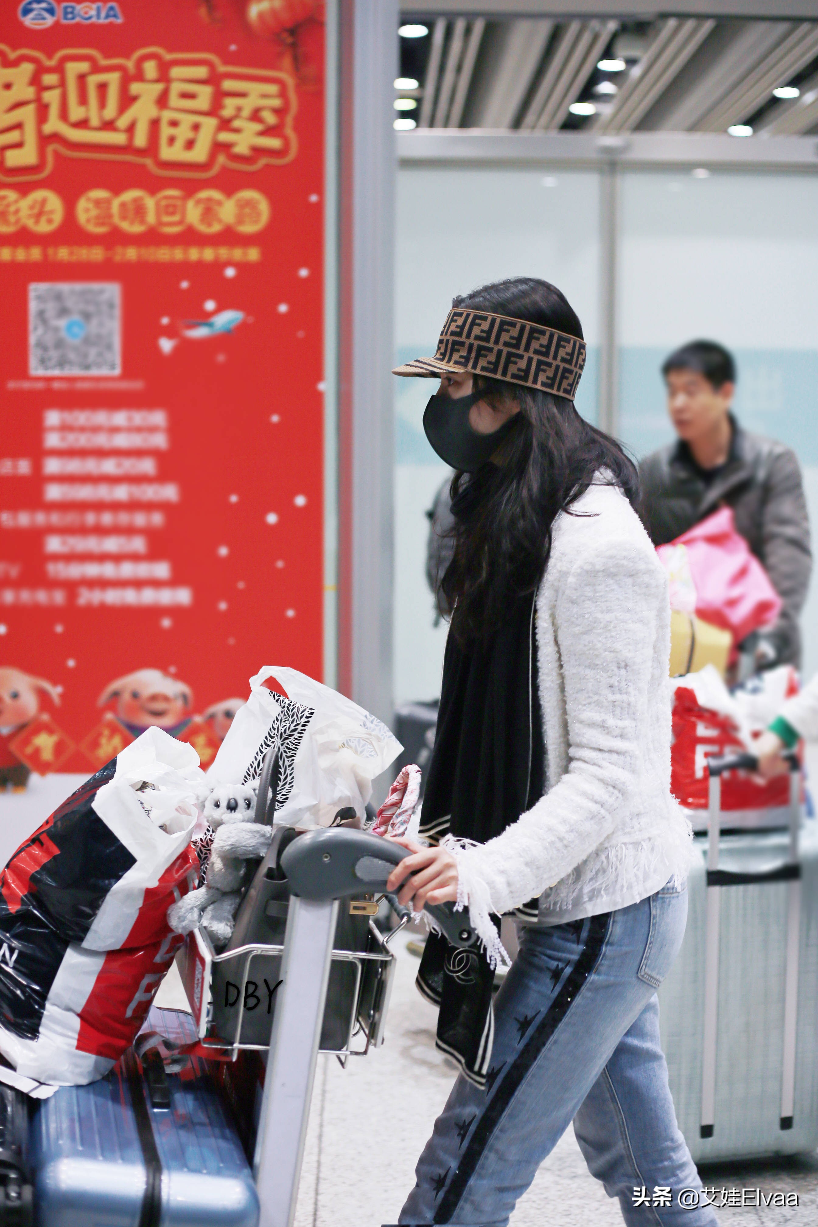 刘亦菲私下穿羽绒服,刘亦菲穿顶级高定