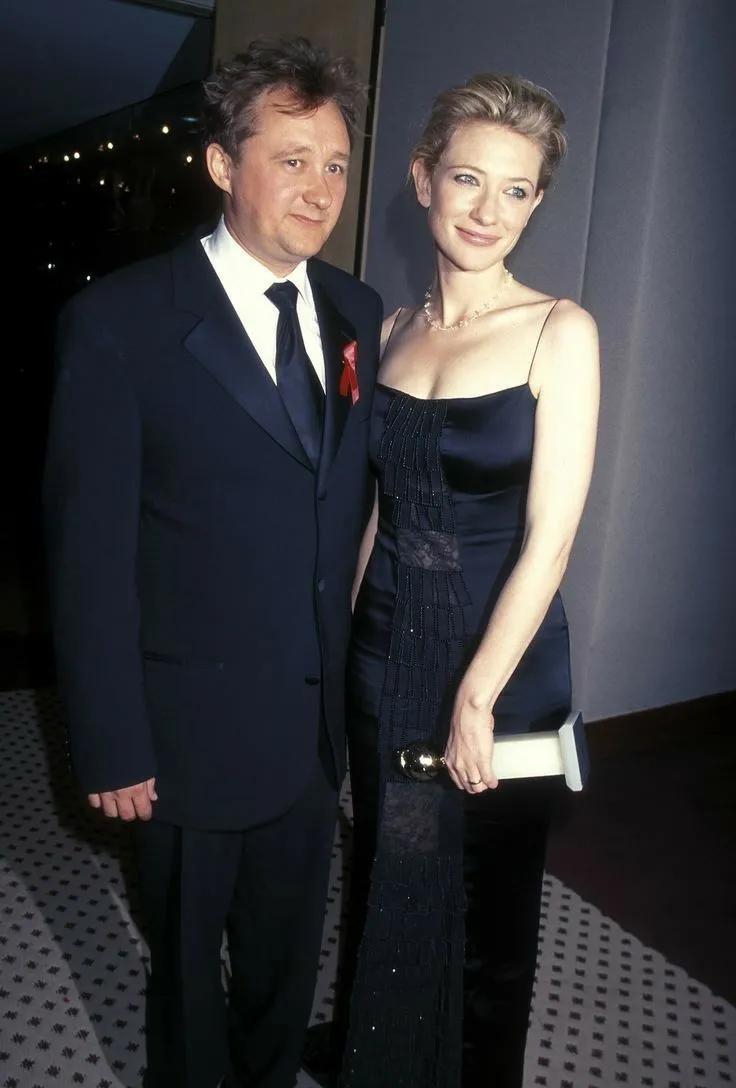 “闪婚”又如何？十年如一日地甜蜜着，他们甚至不用“秀”就能齁倒一大片