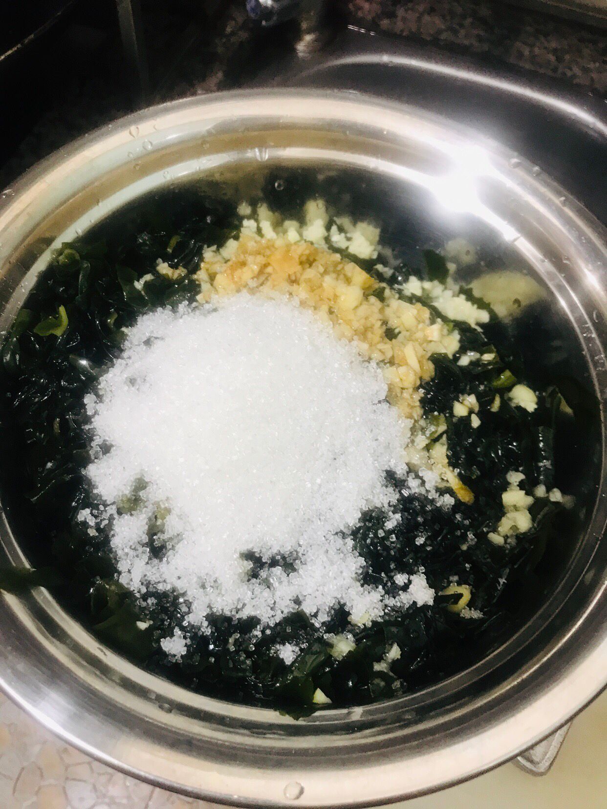 海洋特产螺旋藻怎么做好吃,深海螺旋藻凉拌怎么做