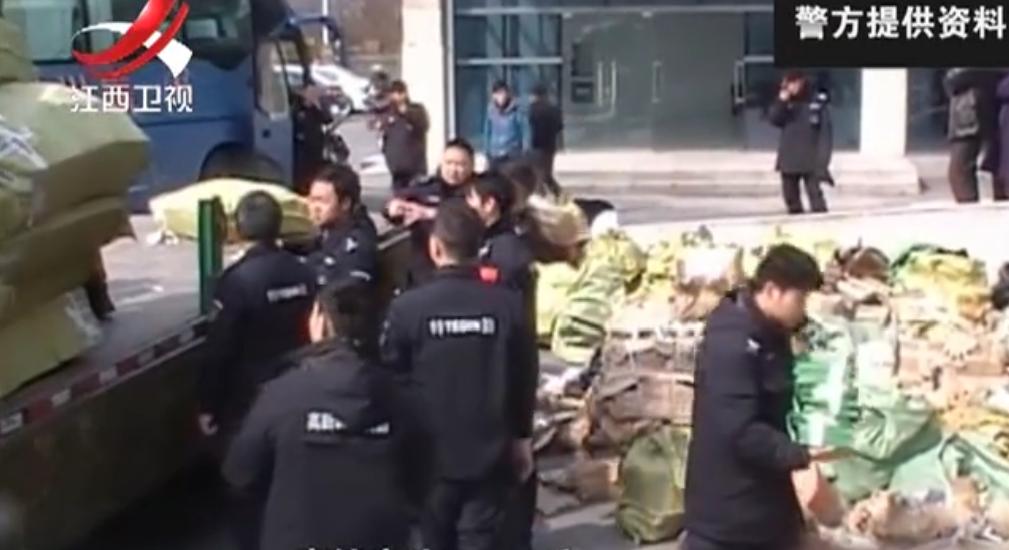 网购祖传秘法病情加重,报警牵出大案,三十多种膏药成分都一样