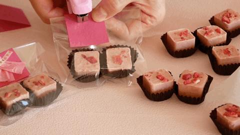 只用3种原材料，就能做出来的高颜值粉红巧克力！送人超级合适