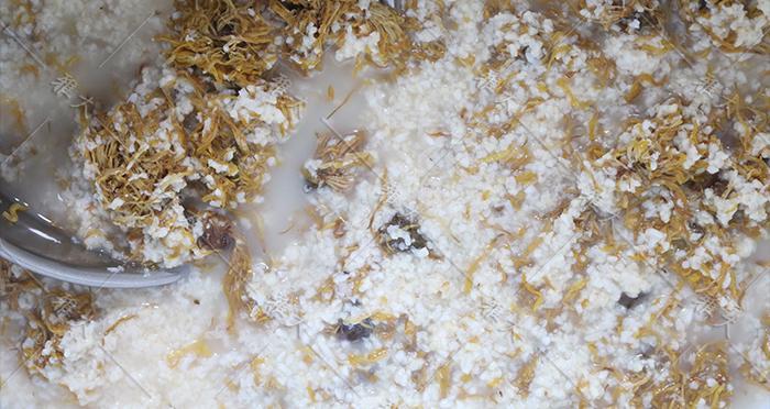 菊花酒在古代又称长寿酒，那菊花酒是怎样酿造出来的？