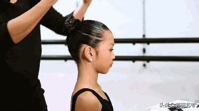 舞蹈高盘头的简单方法,儿童舞蹈盘头最简单