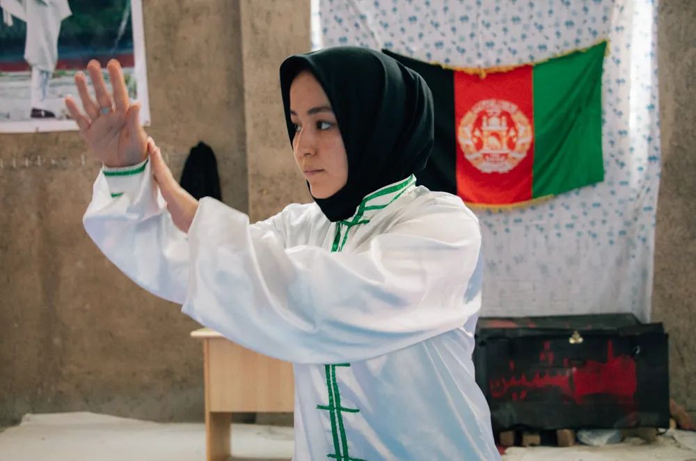 罩袍下的阿富汗,罩袍阿富汗