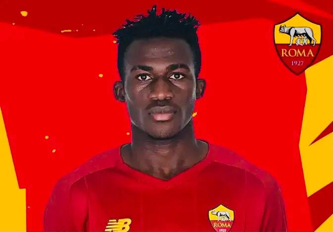 1月的他在加纳高中踢球；11月的他在慕帅麾下替补出场，一战成名