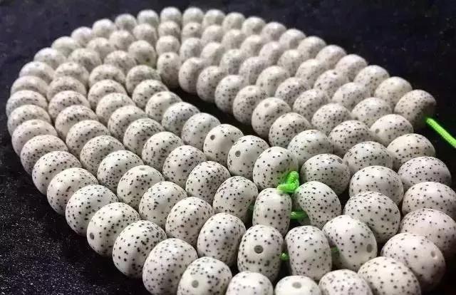 星月菩提如何盘玩成白的,星月菩提奶油黄怎么盘