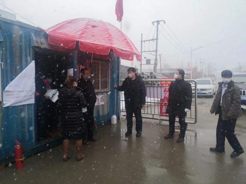 抗击疫情第一线战斗,战疫先锋凝心聚力抗疫情