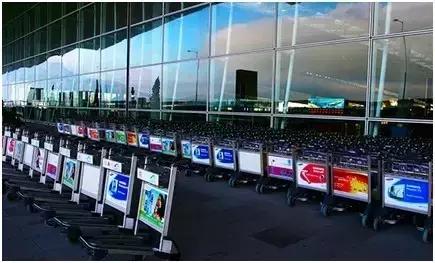 下了飞机运的行李要从哪里拿,下了飞机去哪里取托运的行李