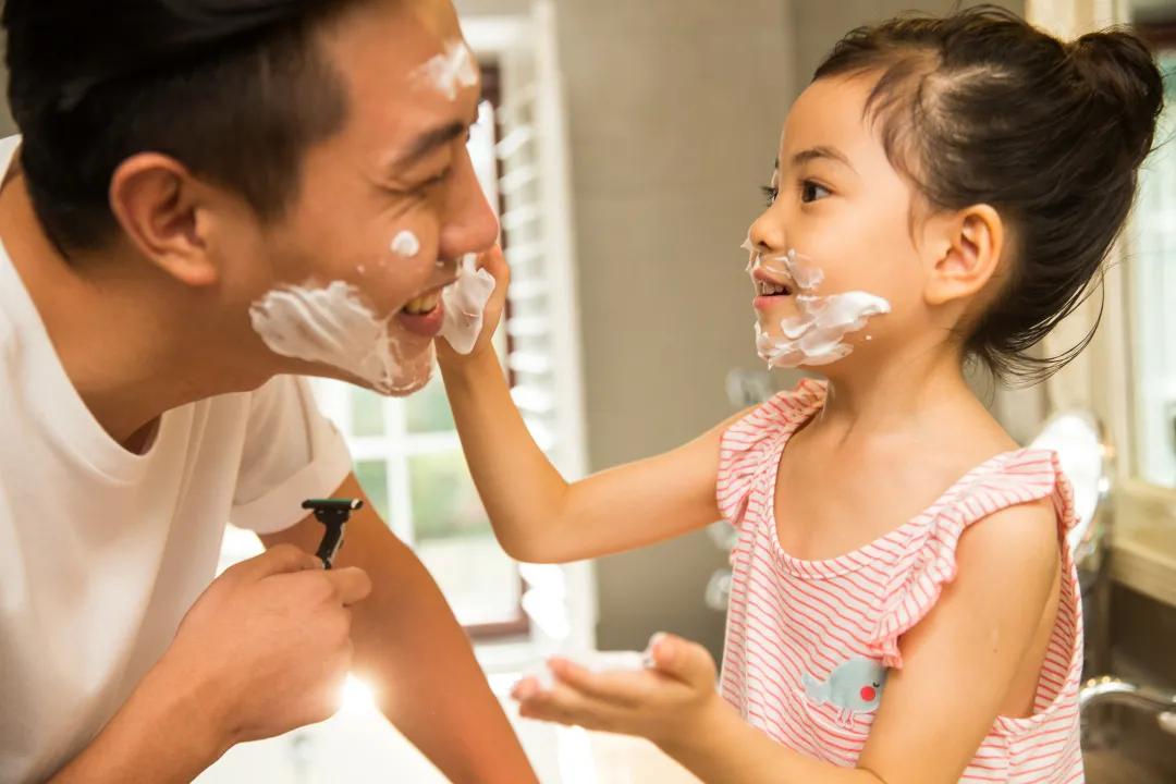 黄磊对妹妹发脾气,黄磊机智回应女儿尿床