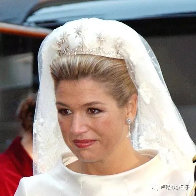 英国女王戴的超级超级珍贵的王冠,各国女王加冕皇冠图片