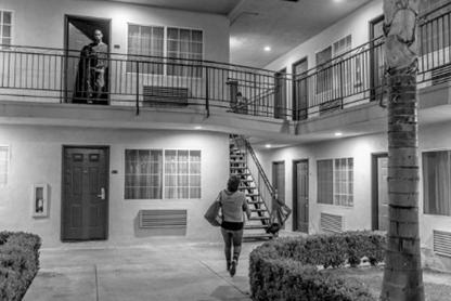 末路狂花:美国退伍女兵饱受*队军**性侵、自杀、*品毒**、抑郁、无家可归困扰