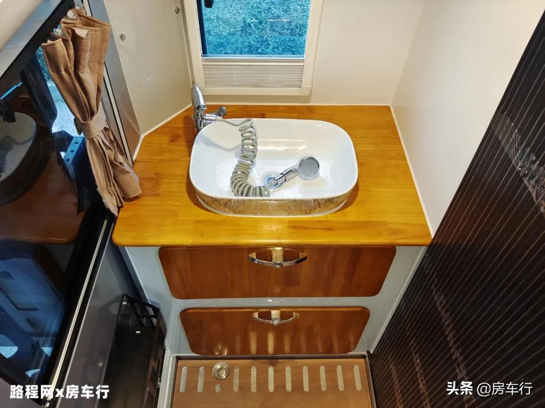 东风四驱挑战者越野房车试驾视频,东风挑战者四驱越野房车