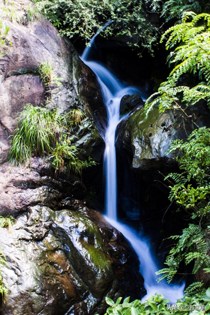 一座山可以用什么词来形容,形容一座山的风景词语