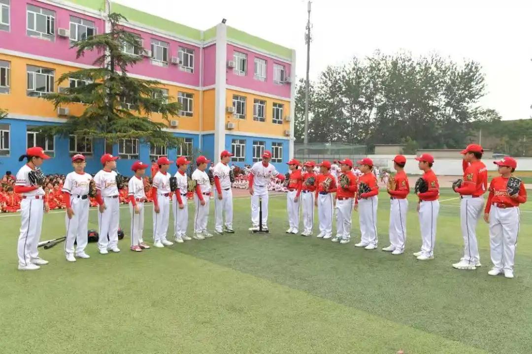 一百多人体育节开场,体育1000人活动