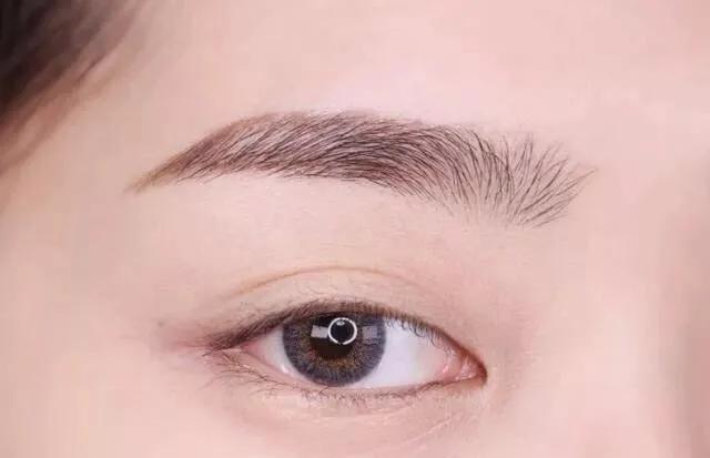 今年流行的眉毛画法,流行的眉毛怎么画