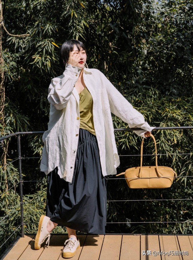 微胖女孩该穿什么样的衣服才好看,微胖女生穿什么风格的衣服最好看