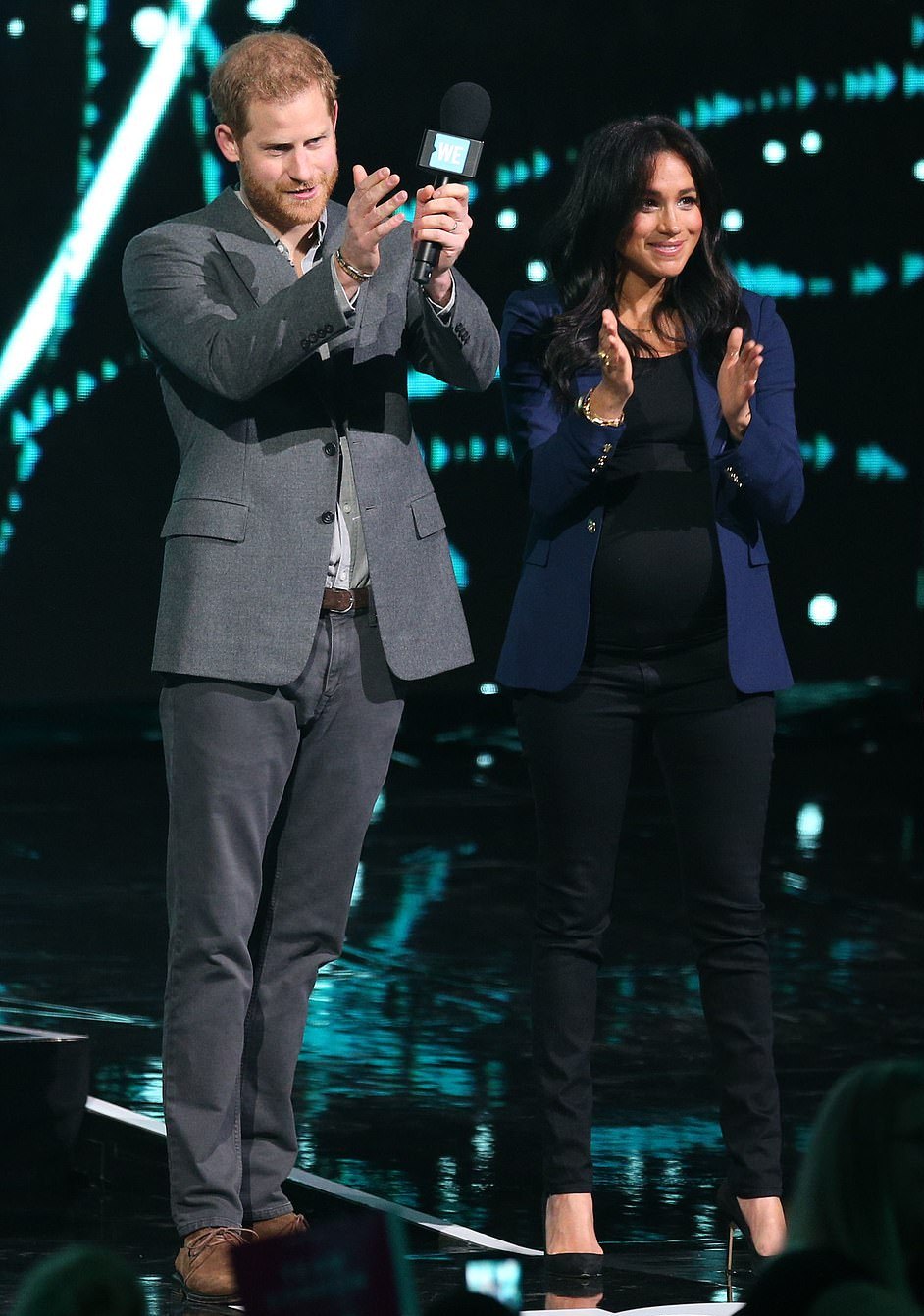 西班牙王后的红色礼服,西班牙王后惊艳中国风