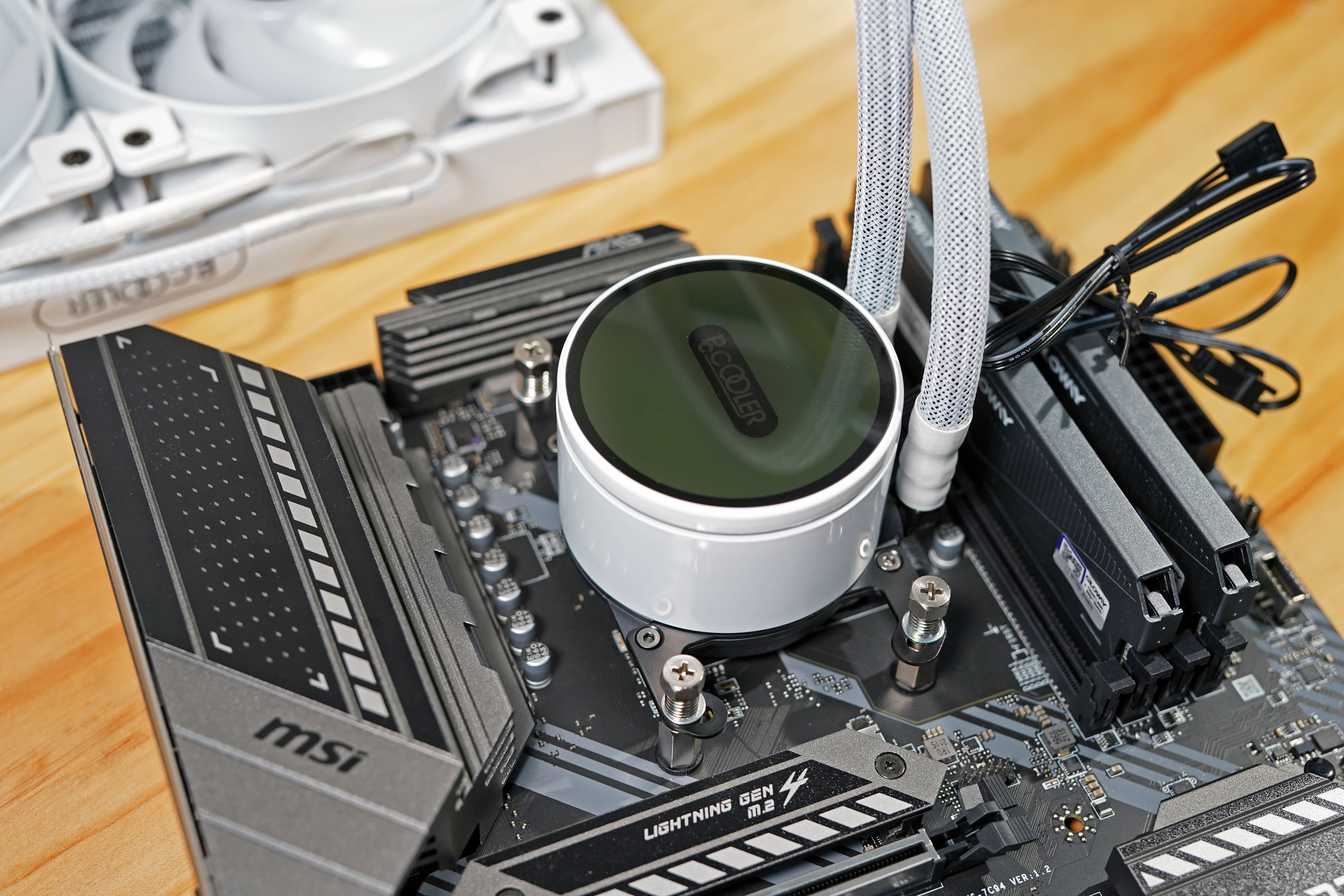 超频三白色光域机箱散热怎么样,超频3光愈2机箱测评