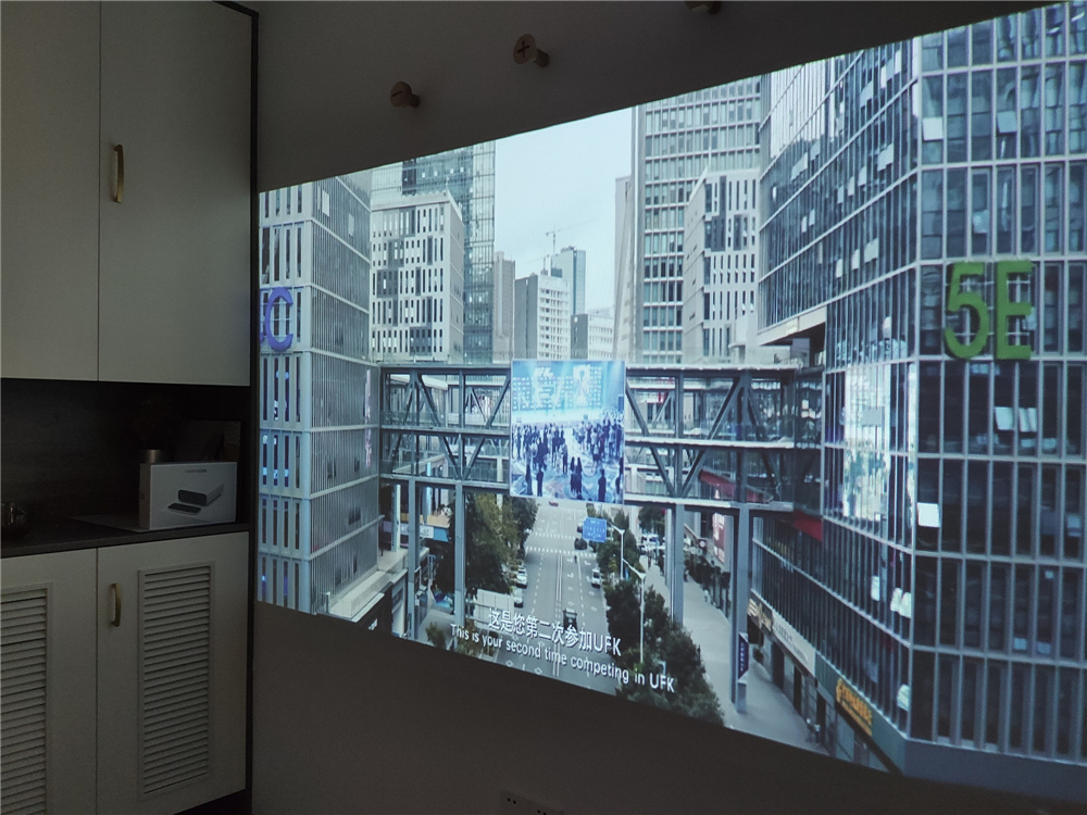 将电影院放进口袋里？天猫精灵“小白盒”便携智能投影仪评测