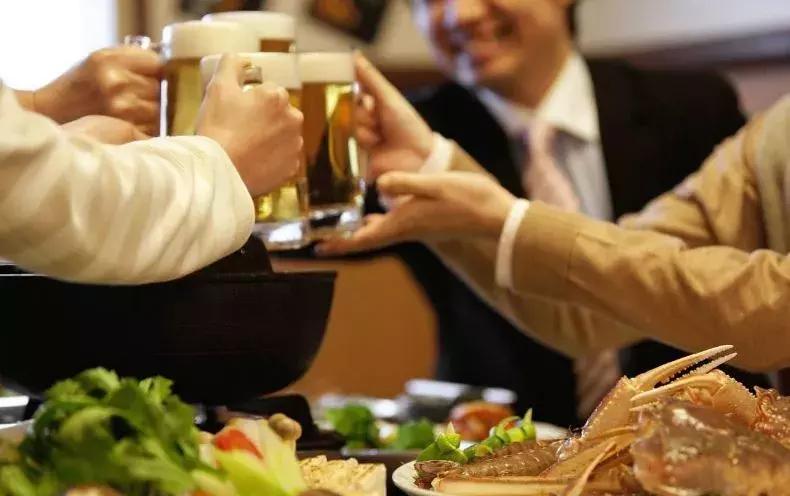 喝酒和香烟哪个致癌危害更大,喝酒致癌为啥还有那么多人喝茅台