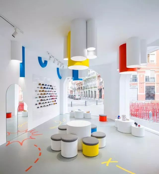 85、90后的妈妈最爱带孩子逛的童装店竟然是这样？