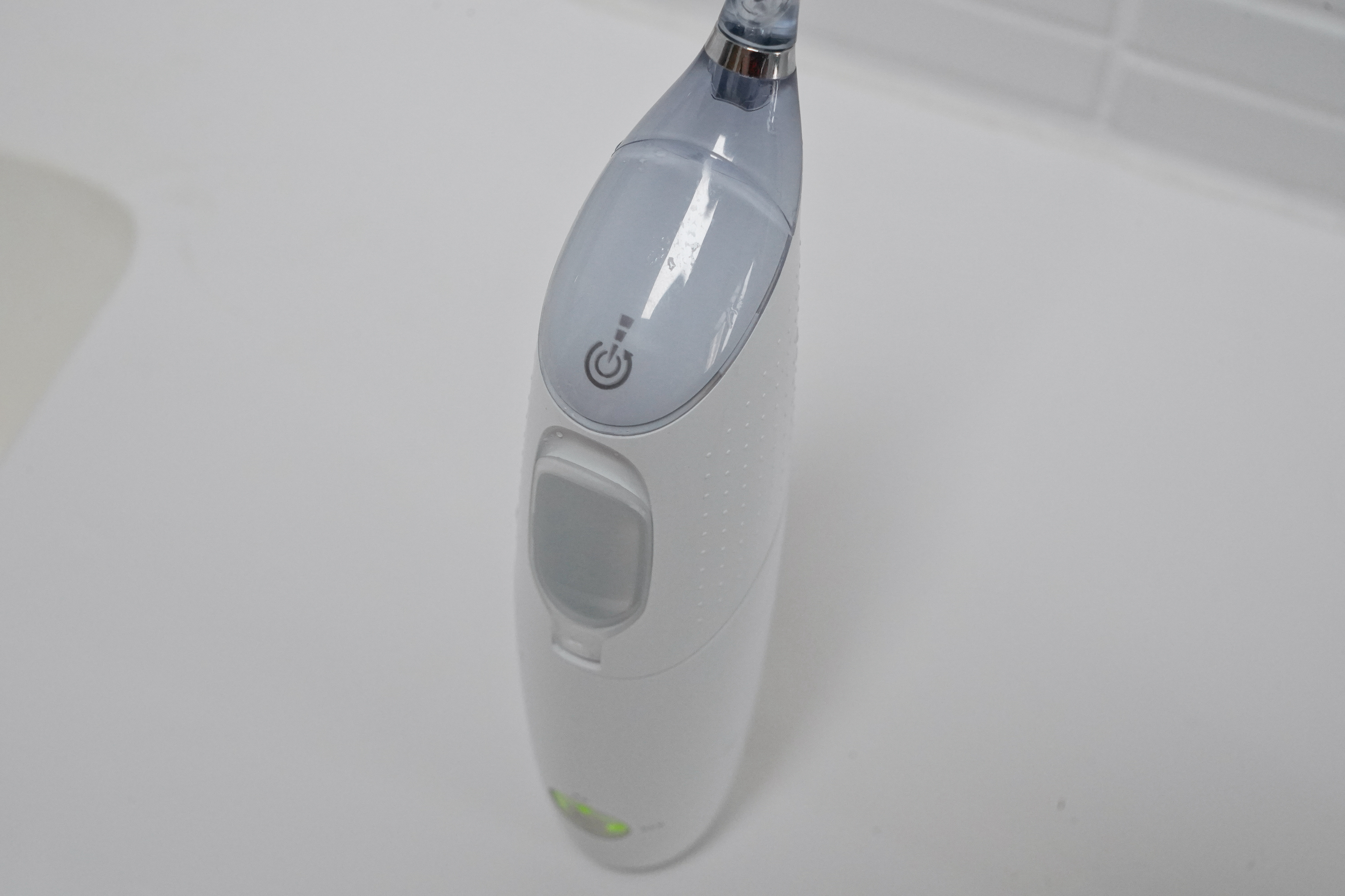 有电动牙刷还要手动刷吗,有了电动牙刷还需要水牙线吗