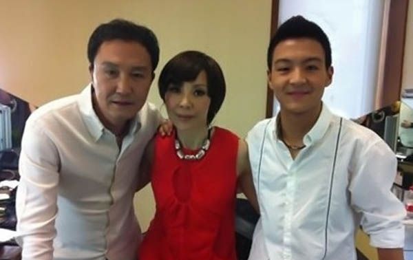 痴情的吴刚照片,吴刚宠妻甜蜜百分百完整版