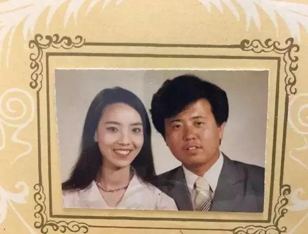 “爸妈,你俩怎么在一起的”,父母颜值差距大,网友:所以我普通