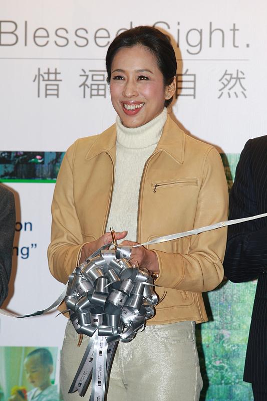 朱玲玲才貌双全,62岁朱玲玲穿搭