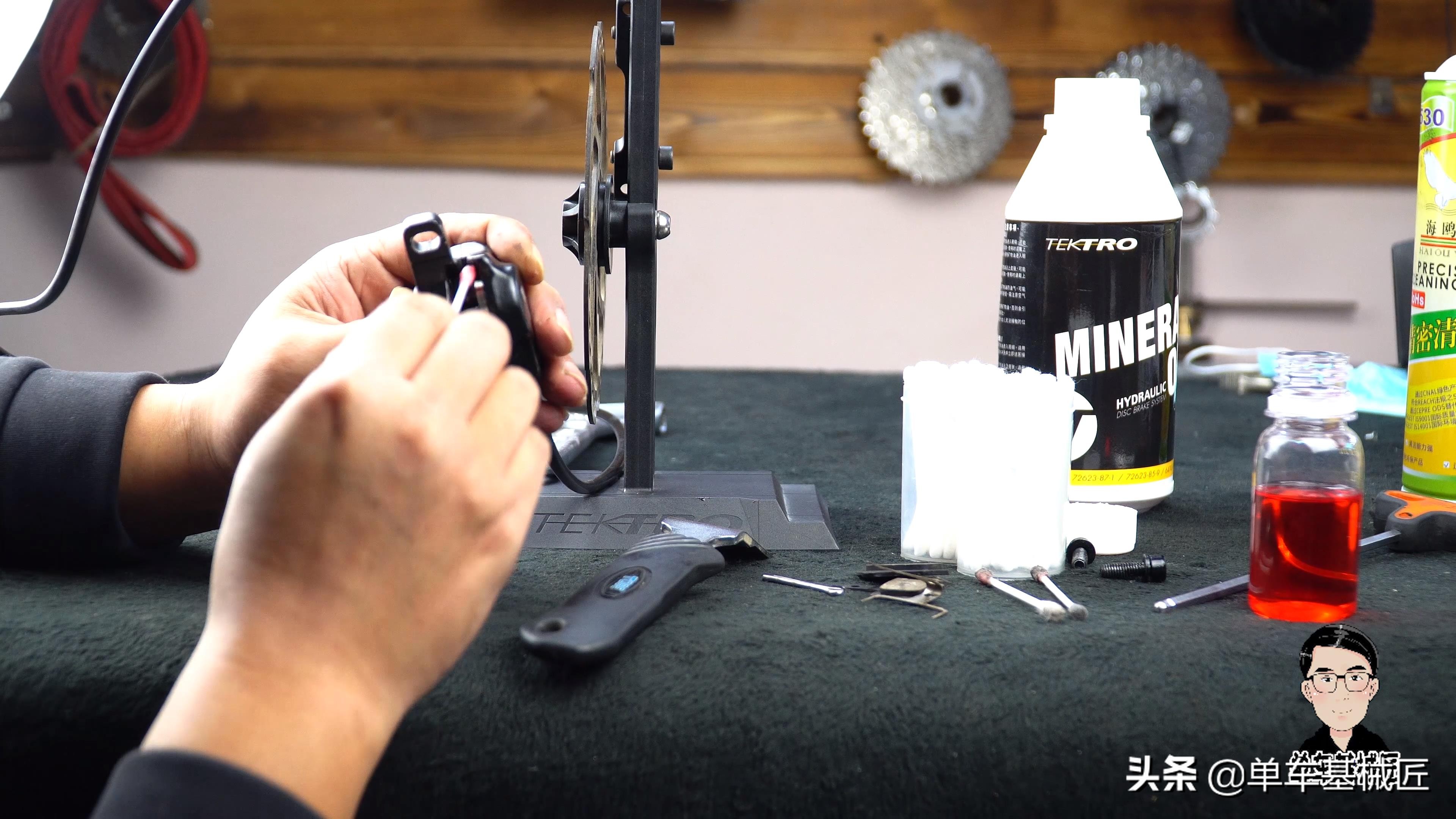 刹车卡钳活塞复位教程,单车碟刹活塞回弹不到位