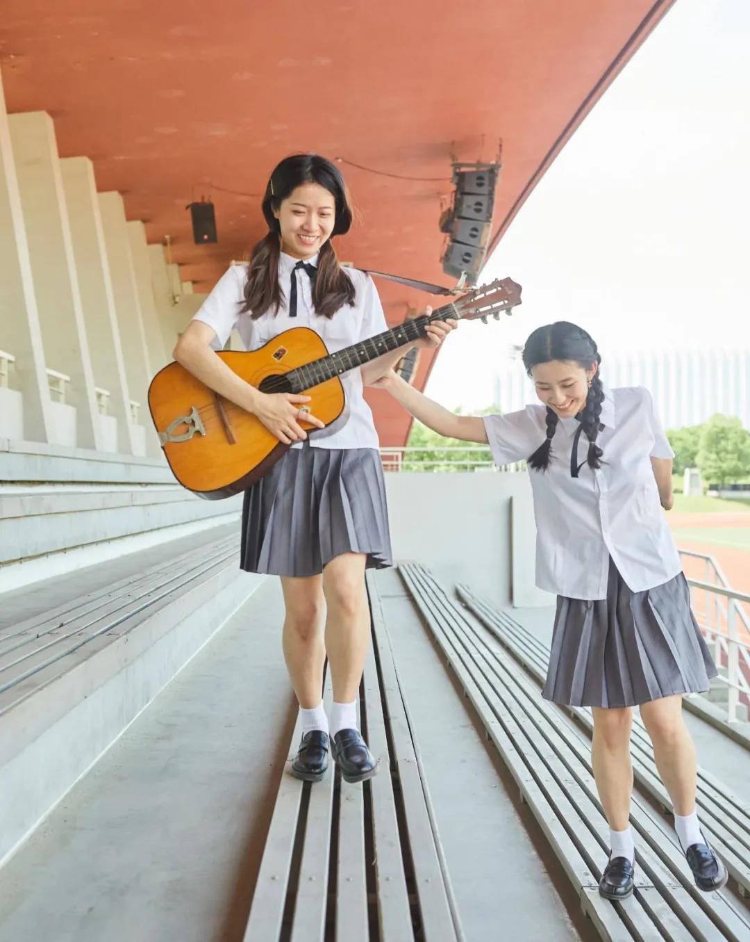 毕业照自己拍全身合成,毕业照自己拍怎么拍