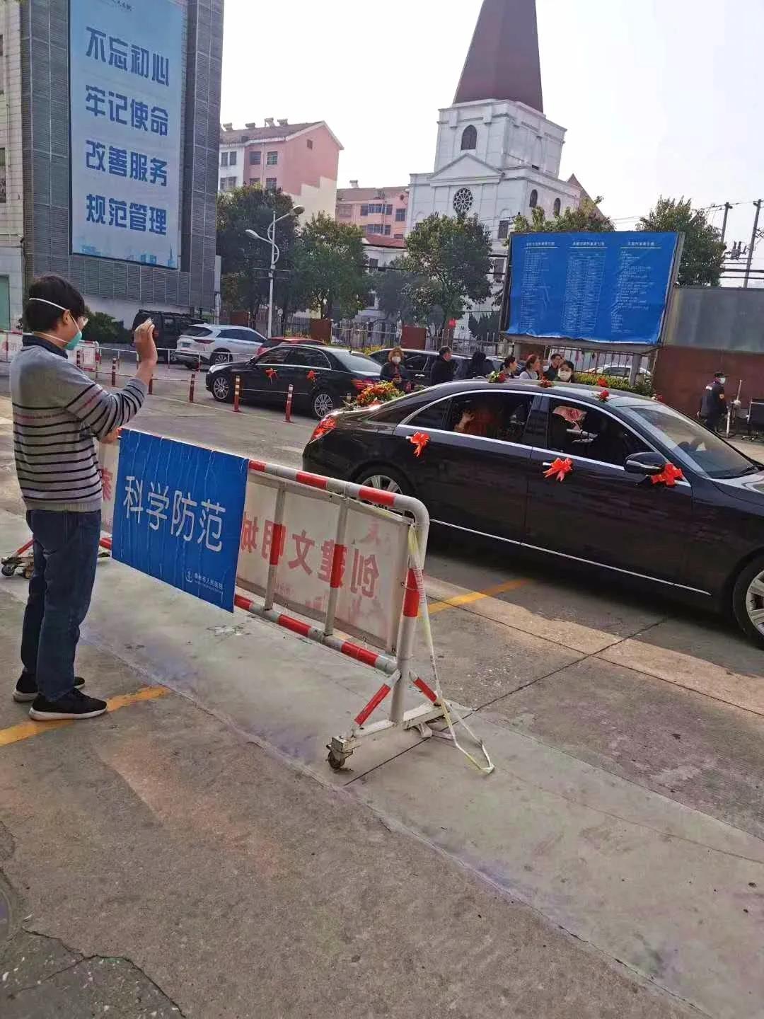 昨天，泰州这个地方举行了一场婚礼，新郎却始终没有出现……