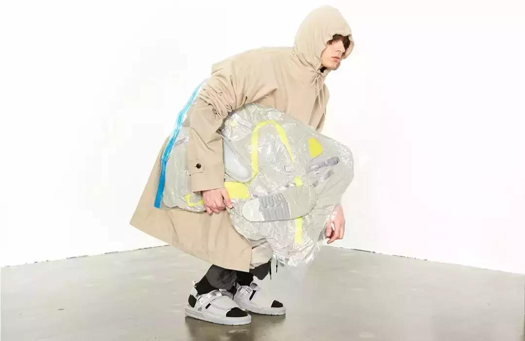 潮BOY如何怎样都改变不了夏天脚臭的事实