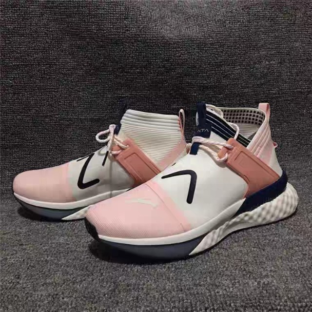 女生运动鞋推荐性价比高,好看又好穿的运动鞋推荐