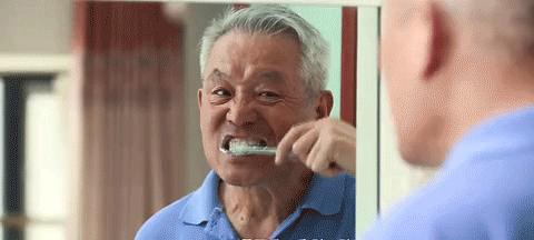 牙黄口臭一招搞定,美白牙齿最有效的方法洗牙