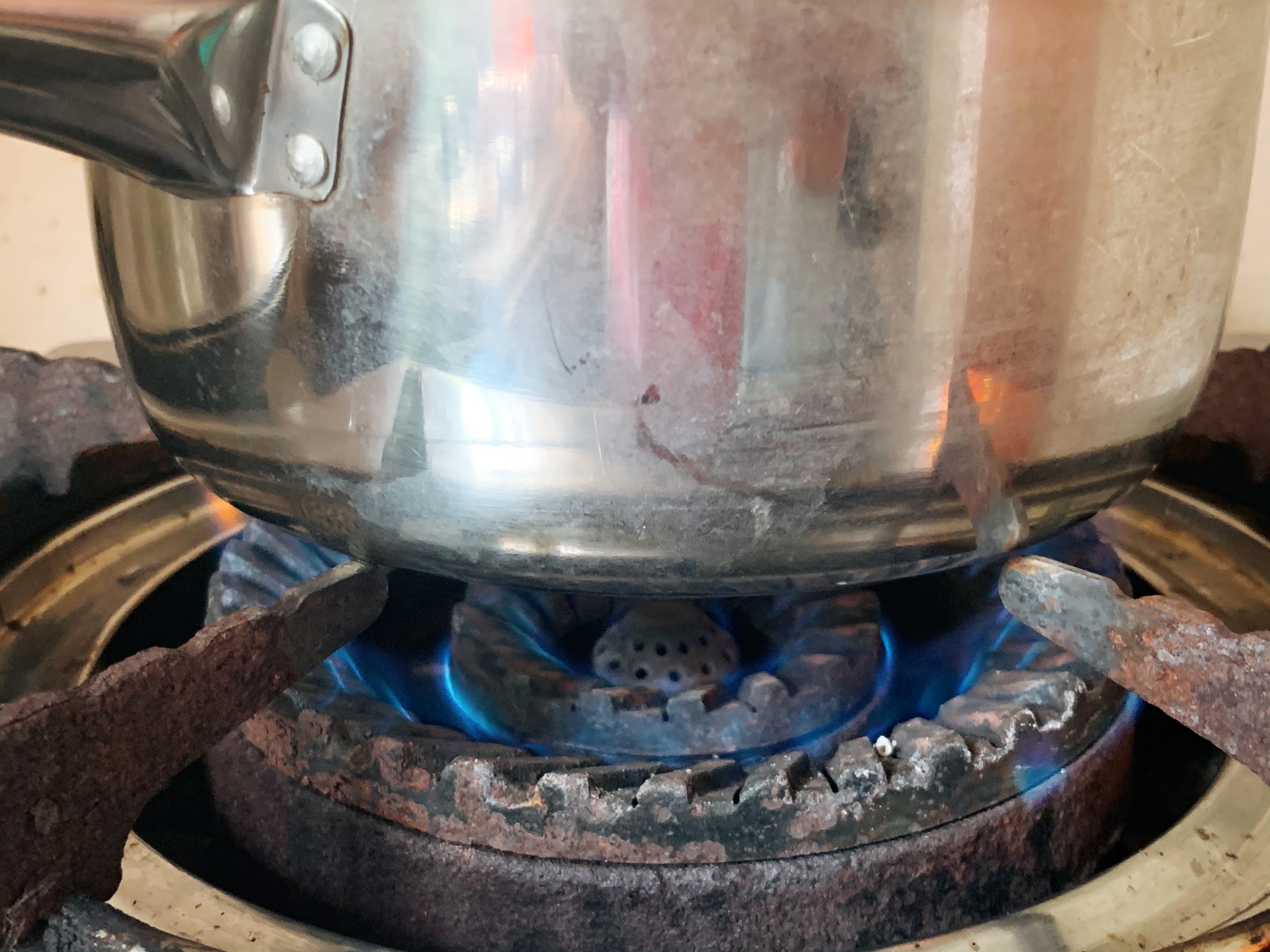 在锅里炒糖做奶茶,怎样自制奶茶不用放锅里