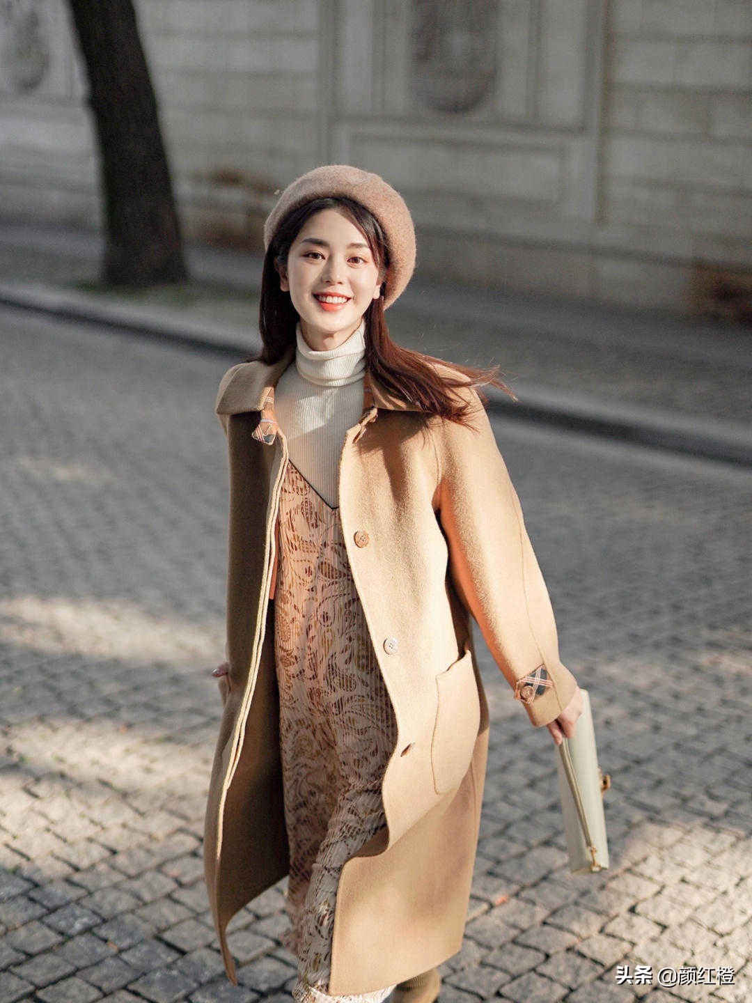 驼色长款大衣冬天怎么搭有女人味,冬季驼色大衣怎么搭配显年轻
