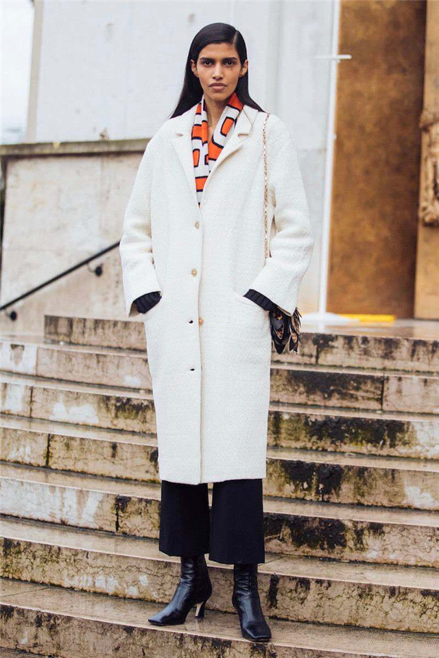 外套+围巾不怕不会戴，只怕配错色，学会巧配色才能增添好气质