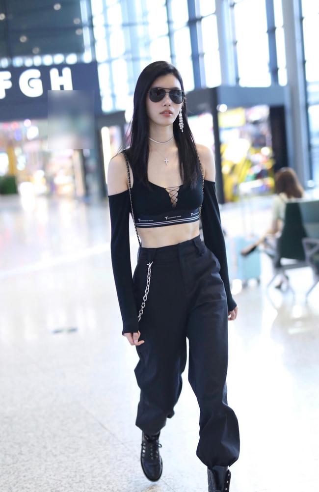 奚梦瑶机场偶遇何猷君,奚梦瑶吐槽何猷君买增高鞋