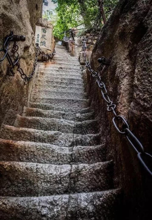 华山白天登山攻略详细,华山晚上徒步登山详细攻略